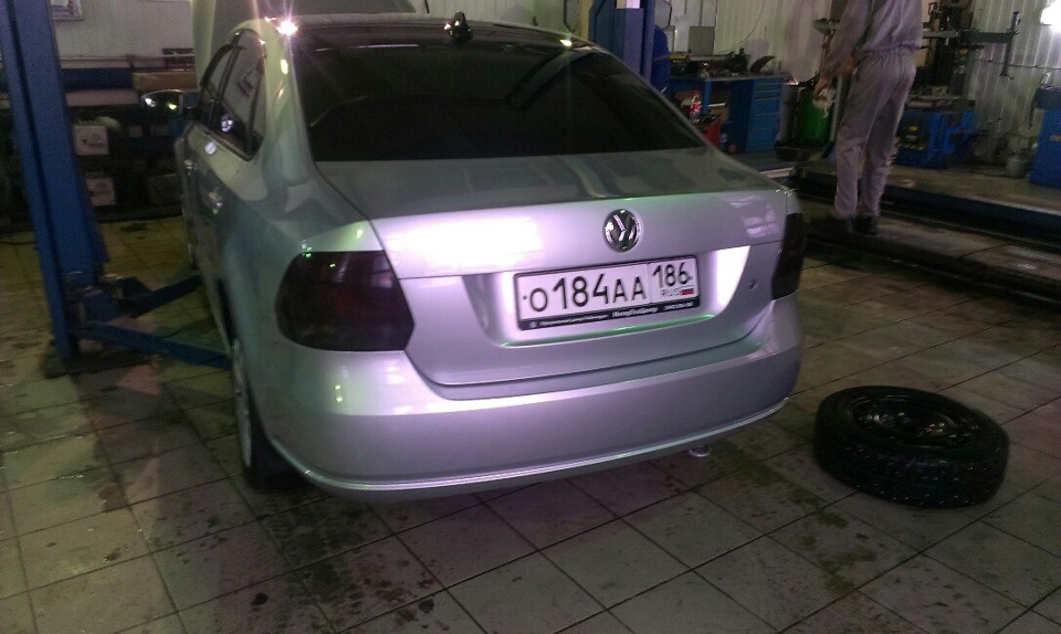 Задние фонари, крыша, плавник — Volkswagen Polo Sedan, 1,6 л, 2012 года ...