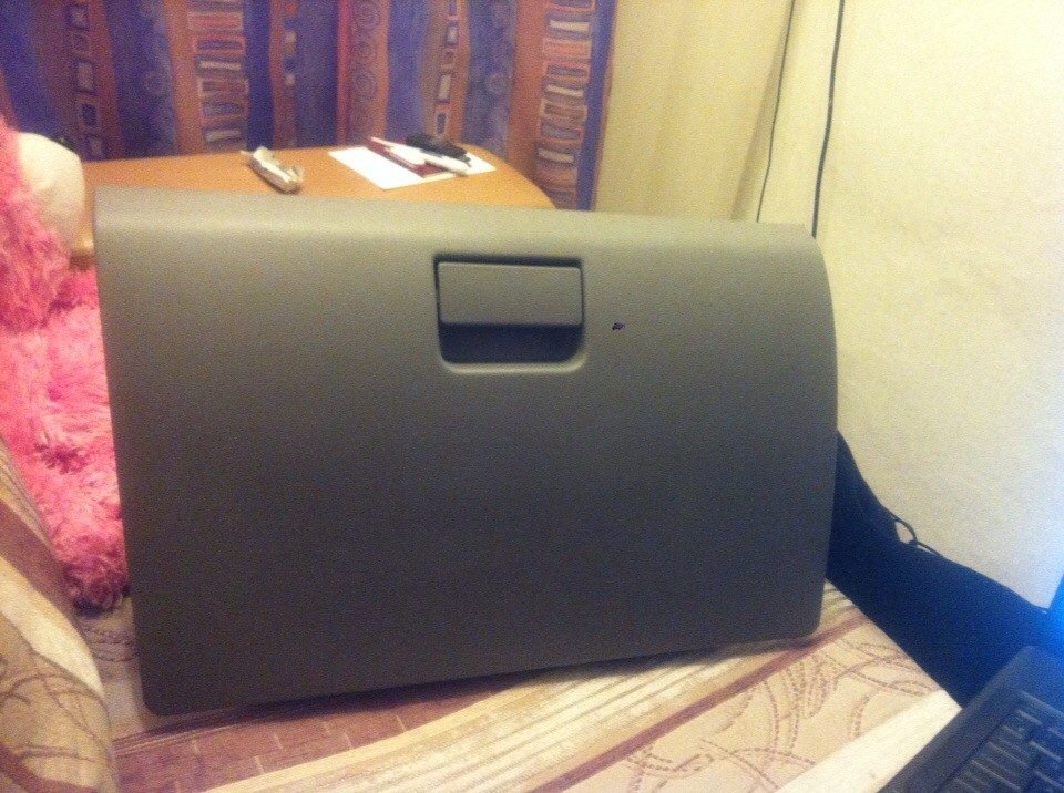 бардачок и внутренности подлокотника в карпет — Lada Приора Купе, 1,6 л ...