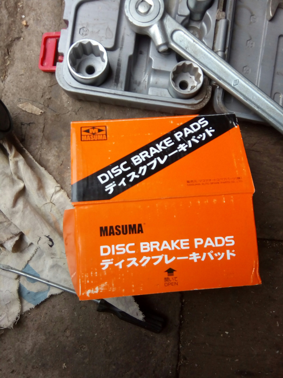 Передние колодки посмотрим эти сколько отходят! — DRIVE2