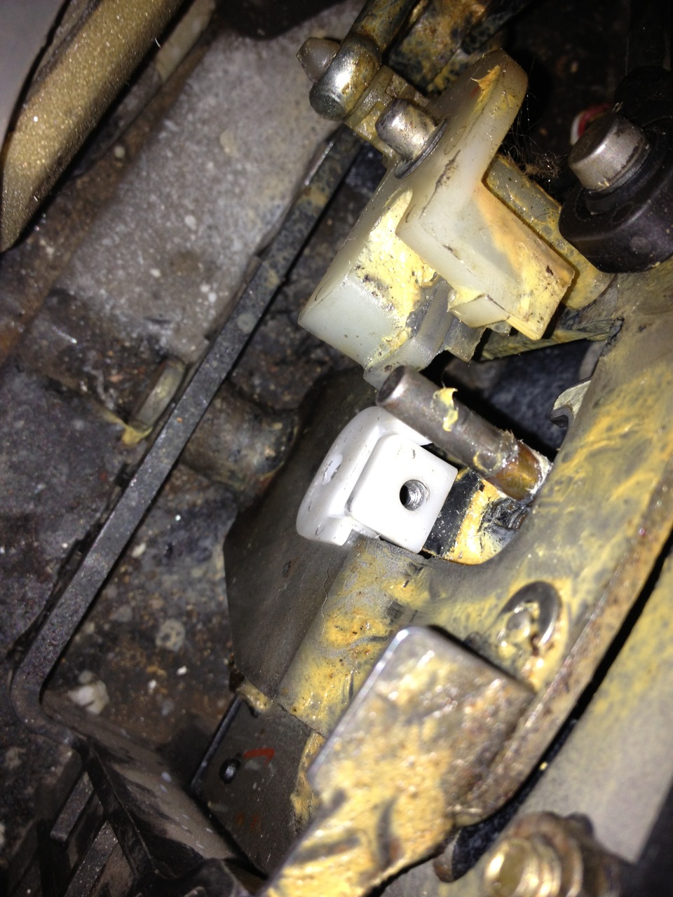 Люфт рычага переключения КПП — Mitsubishi Montero III (V60), 3,5 л ...