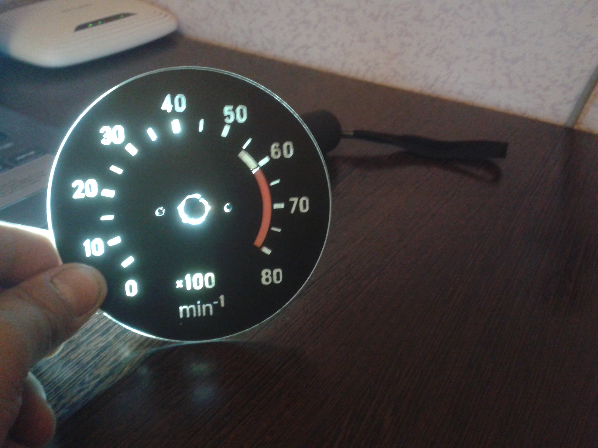 Тахометр бензина гольф 6. Газ 2410 тахометр. Покрас шкалы тахометра. Тахометр шкала. Тахометр шкала.