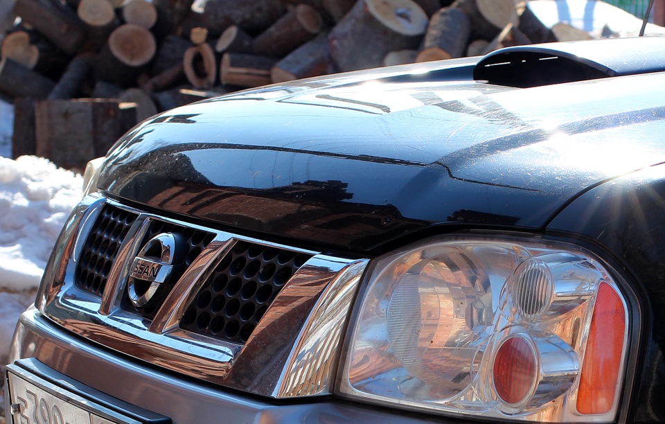 Установка дефлектора капота \"мухобойки\" — Nissan Navara (1G), 2,5 л ...