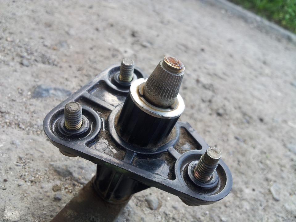 Трапеция дворников — Mitsubishi Carisma, 1,6 л., 2000 года | своими ...