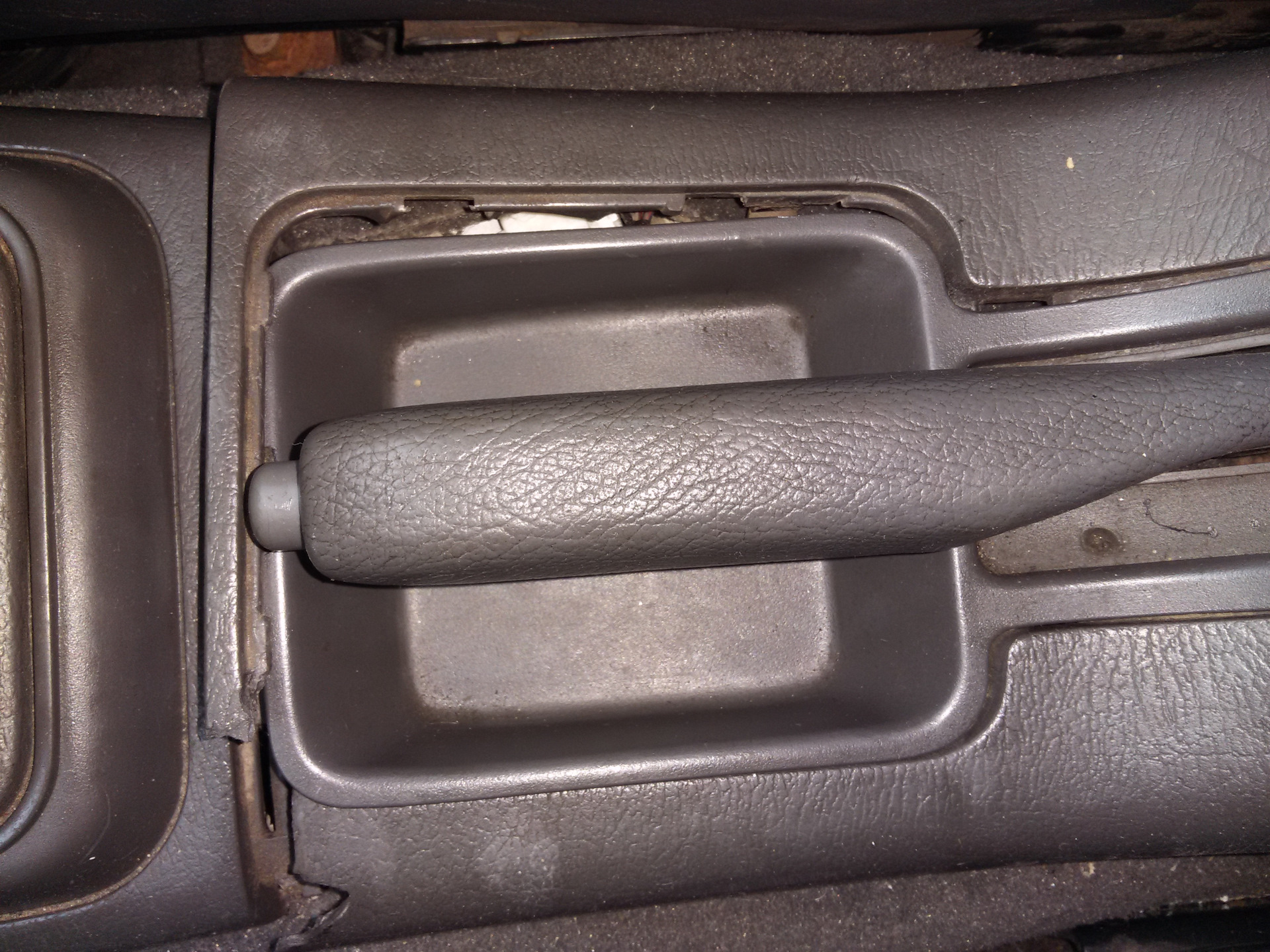 Как снять подлокотник мазда 3 Замена подлокотника - Mazda 626 III (GD), 2 л, 1990 года своими руками DRIVE2