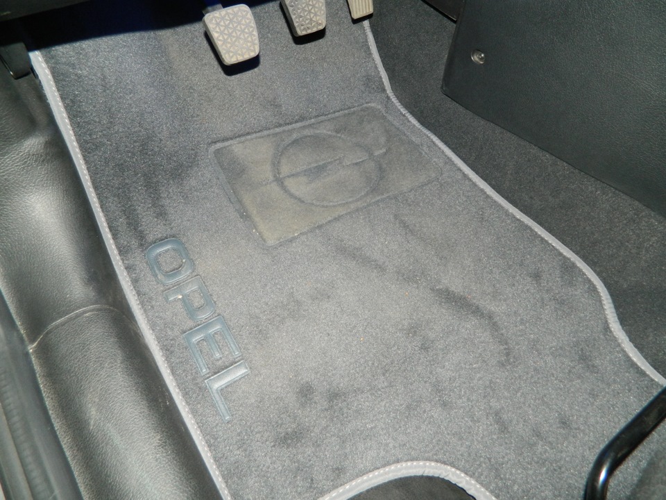 новые коврики) — Opel Astra G, 1,4 л, 2008 года | фотография | DRIVE2