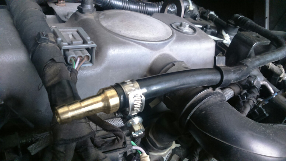 Трубку грел зажигалкой и сразу хомут пока горячая — Ford Galaxy (Mk III)