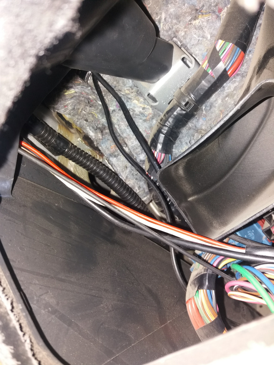 Дует холодом в левую ногу водителя РЕШЕНИЕ — Lada Приора седан, 1,6 л ...