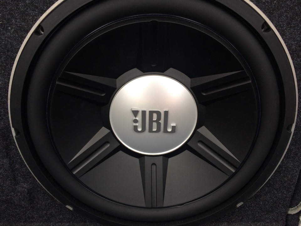 Сабвуфер jbl