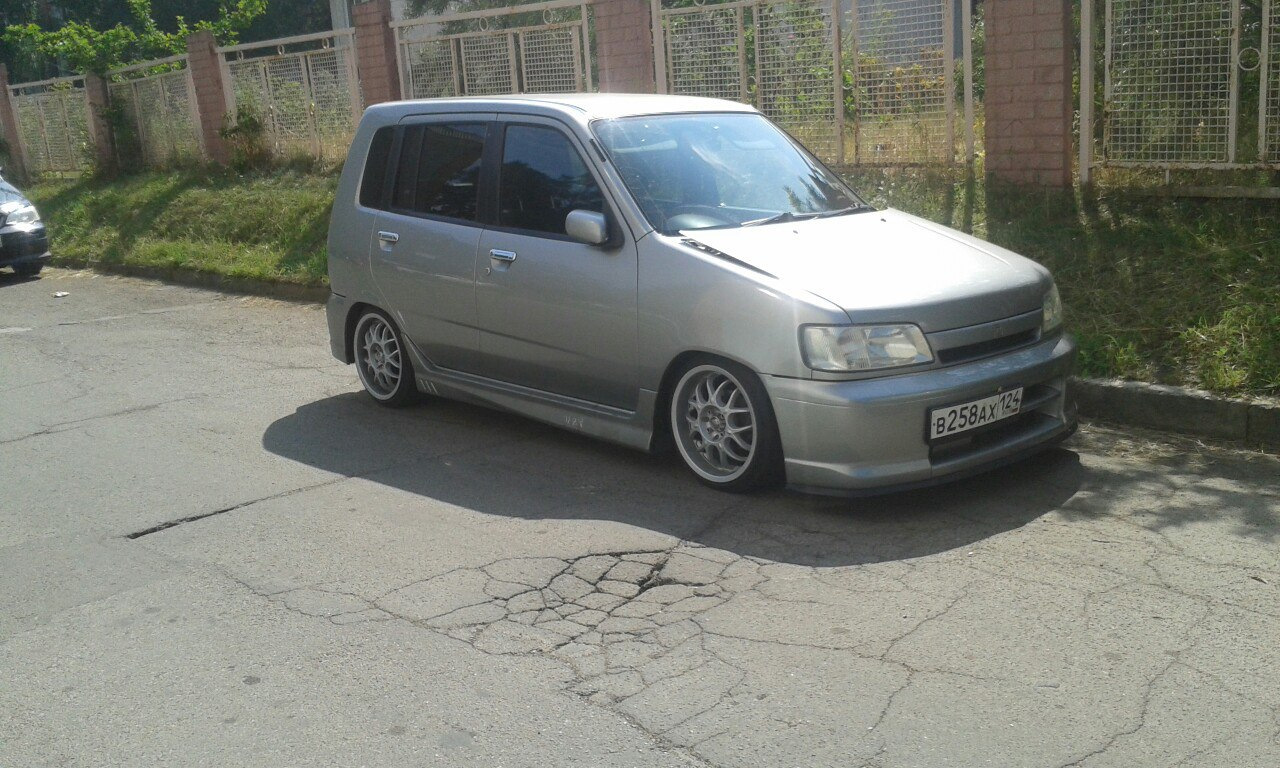 Ниссан куб z10. Ниссан куб 2000 пороги. Nissan Cube z10 обвес. Обвес на пороги Ниссан куб az10. Nissan Cube z10 автозвук.