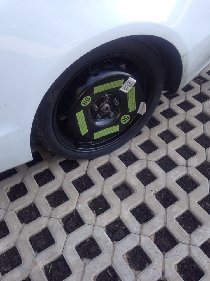 Спасибо дорожникам за порванную шину и погнутый диск — Audi A5 (1G), 2 ...