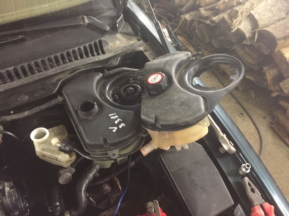 замена расширительного бачка — Jaguar X-Type, 3 л, 2002 года | своими ...