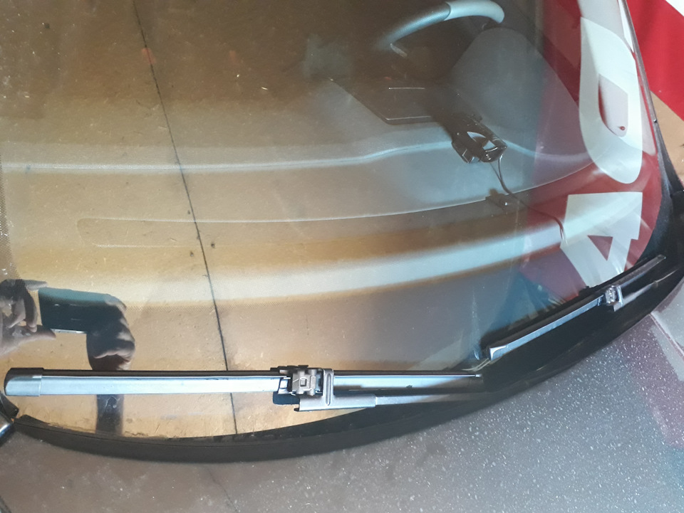 Замена щёток стеклоочистителя (Оригинал) — Skoda Octavia A5 Mk2, 1,8 л ...
