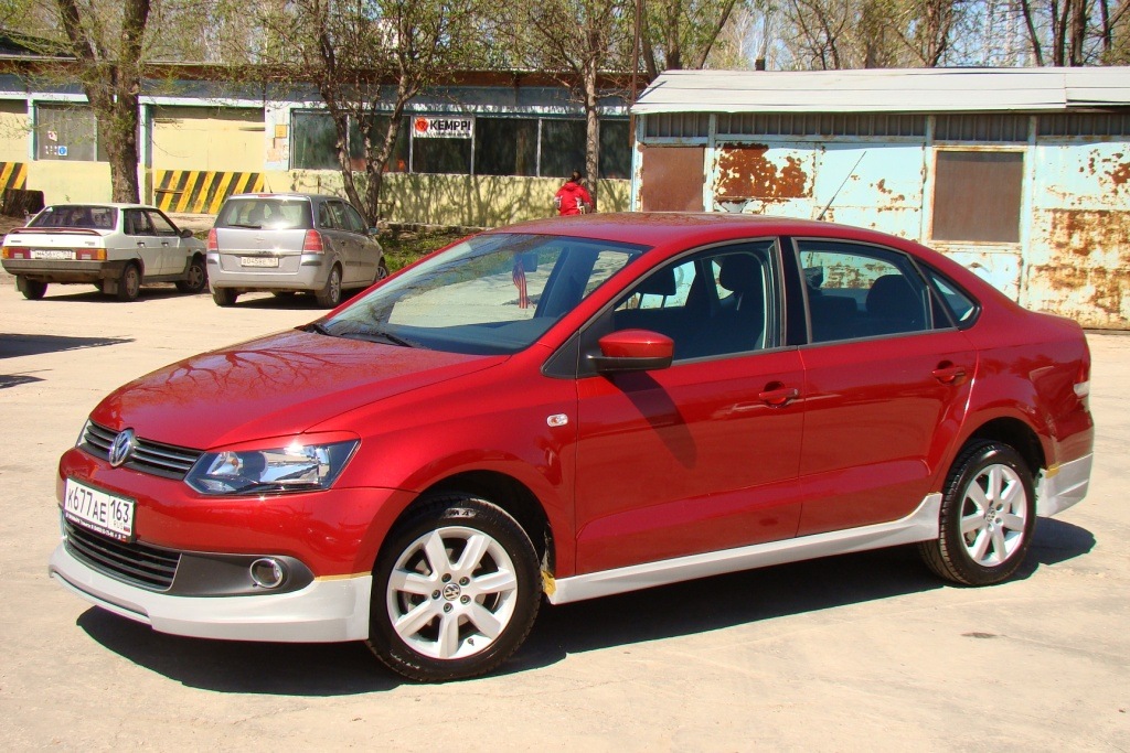 VW Polo sedan 2014 красная