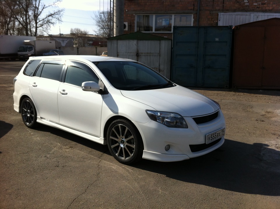 Toyota Corolla Fielder 2013 stance