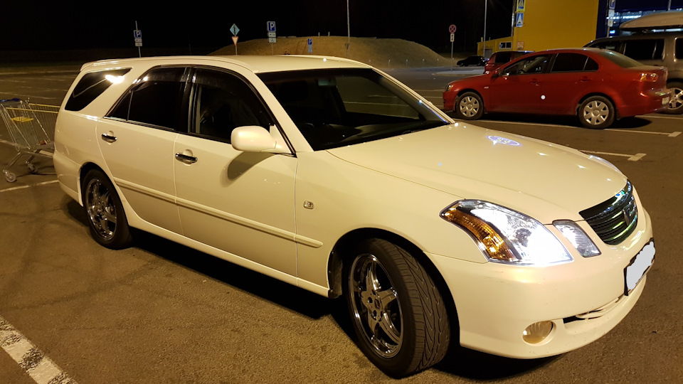 Toyota Mark II Blit Перламутровый сарай)