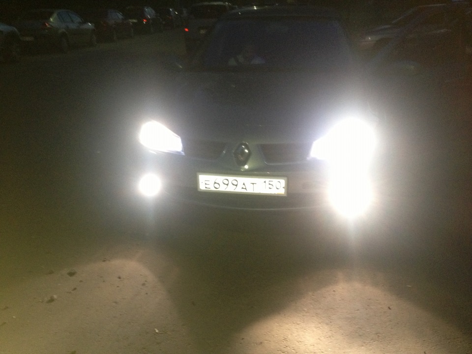 Поставил лампочки "под ксенон" в птф — Renault Laguna II, 1,6 л, 2006 ...