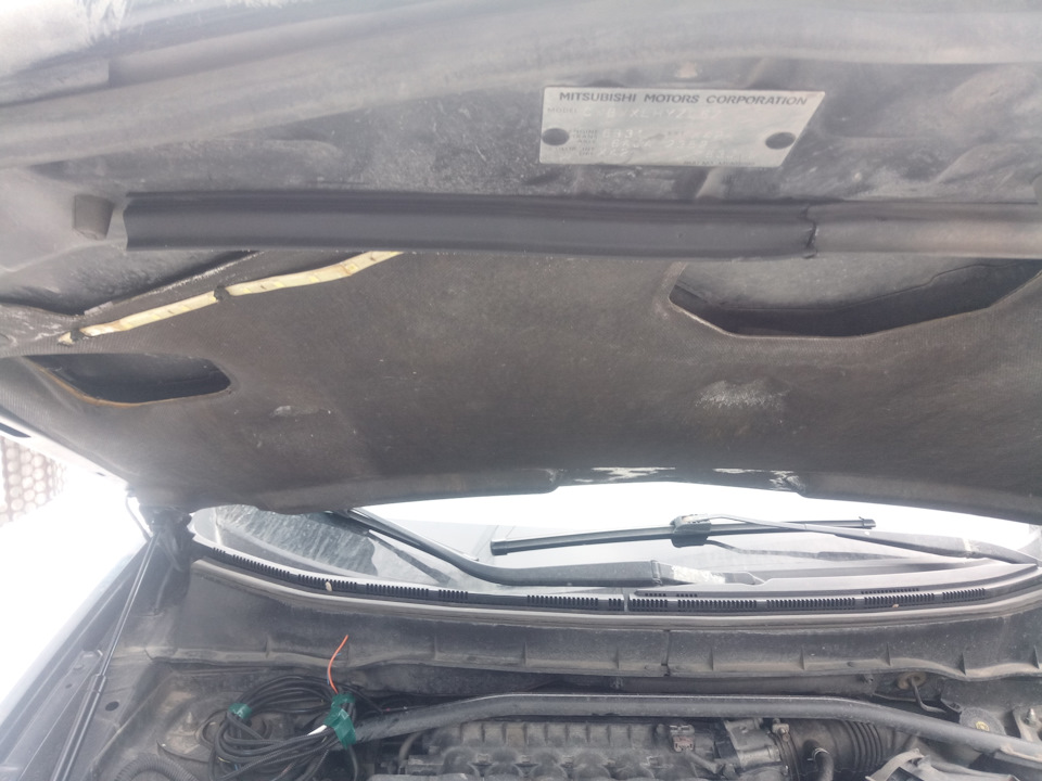 Уплотнитель капота — Mitsubishi Outlander XL, 3 л, 2008 года | тюнинг ...
