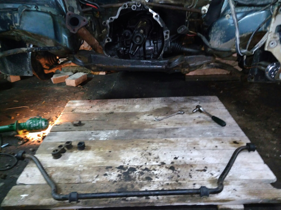 Замена втулок стабилизатора поперечной устойчивости, замена передних ...