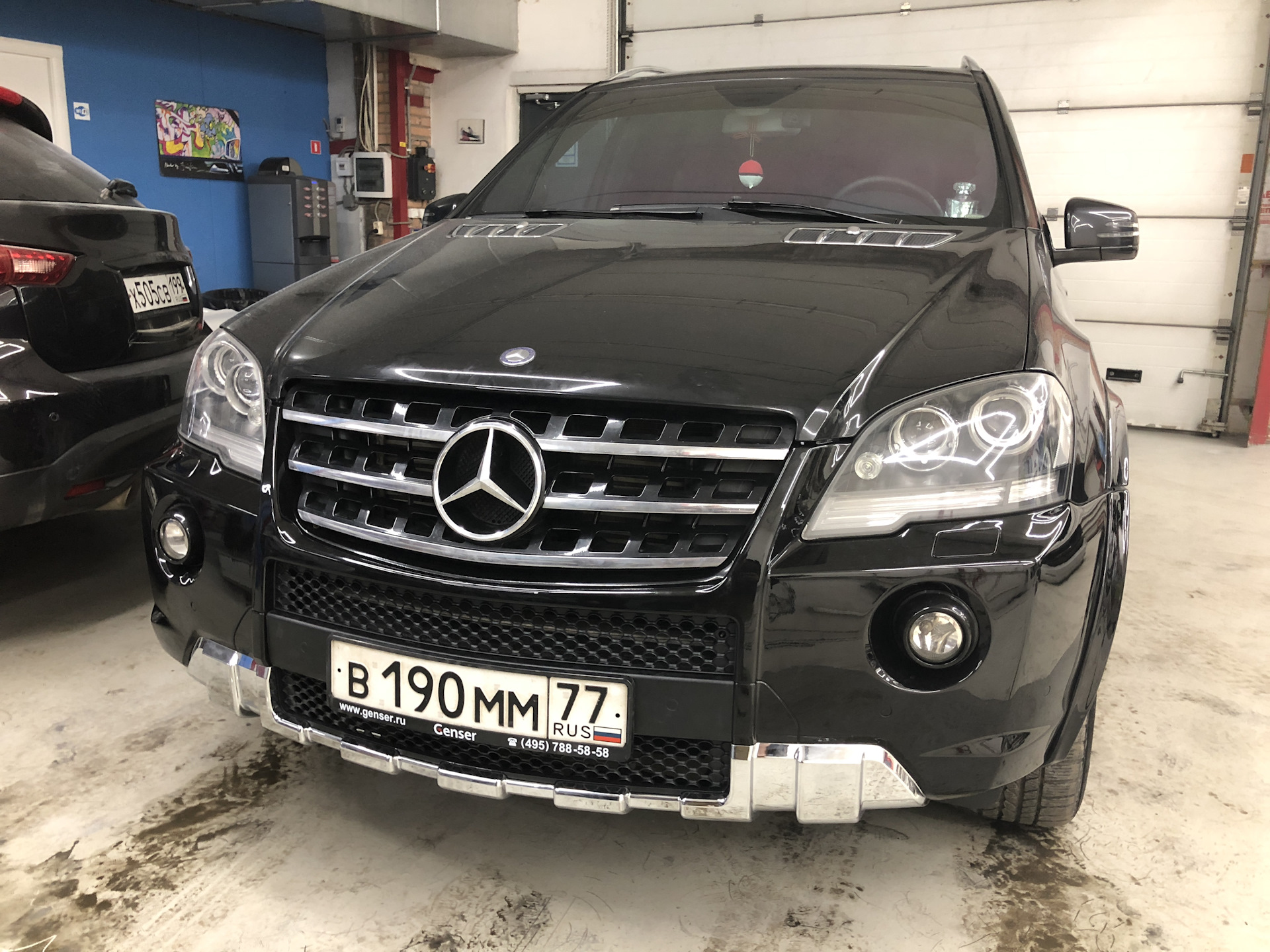 Накладка сплиттер на передний бампер ME-ML-W164AMG-FD1 на Mercedes ML W164 AMG