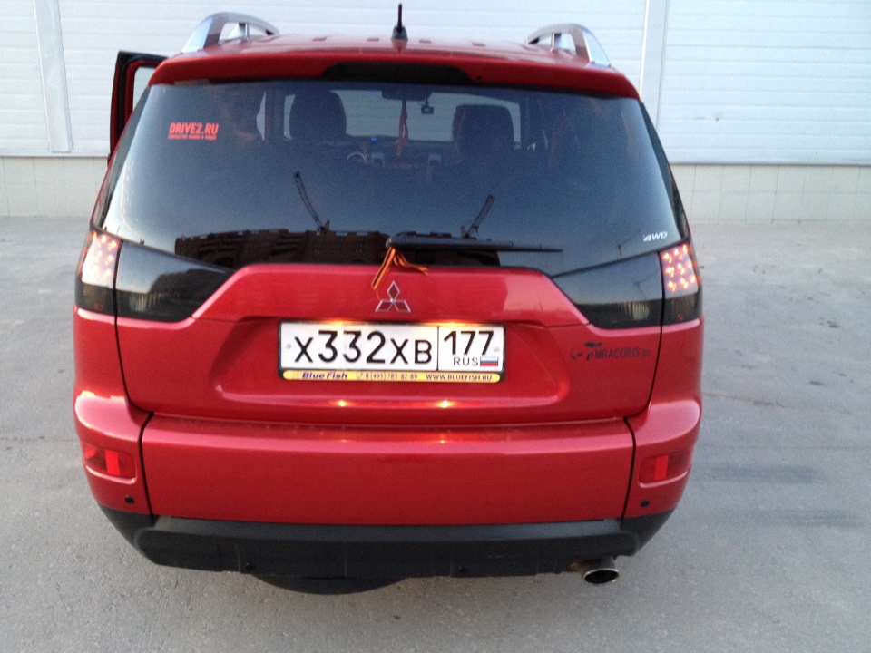 Митсубиси аутлендер хл задний. Стоп сигнал Аутлендер XL. Mitsubishi Outlander 2007 2.4 задние фонари. Mitsubishi Outlander тонировка стоп сигналов. Задние фары Mitsubishi Outlander XL.