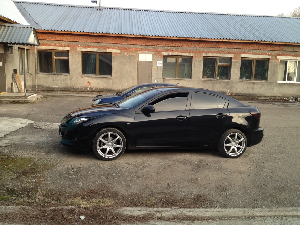 Mazda 3 2008 на дисках