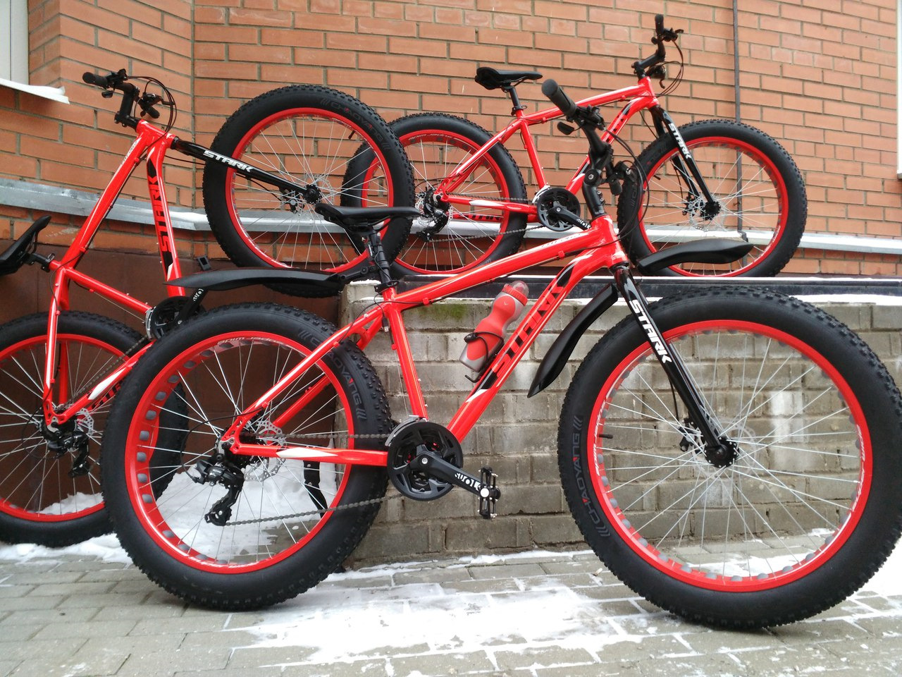 Красный фэтбайк. Велосипед butler fatbike 26. Велосипед фэтбайк stark. Красный фэтбайк. Велосипед фэтбайк 26.