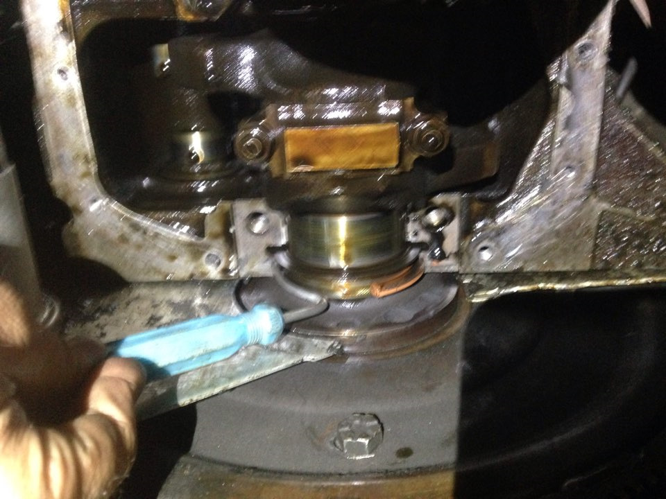 Замена заднего сальника на коленвале — Jeep Cherokee (XJ), 4 л, 1990 ...