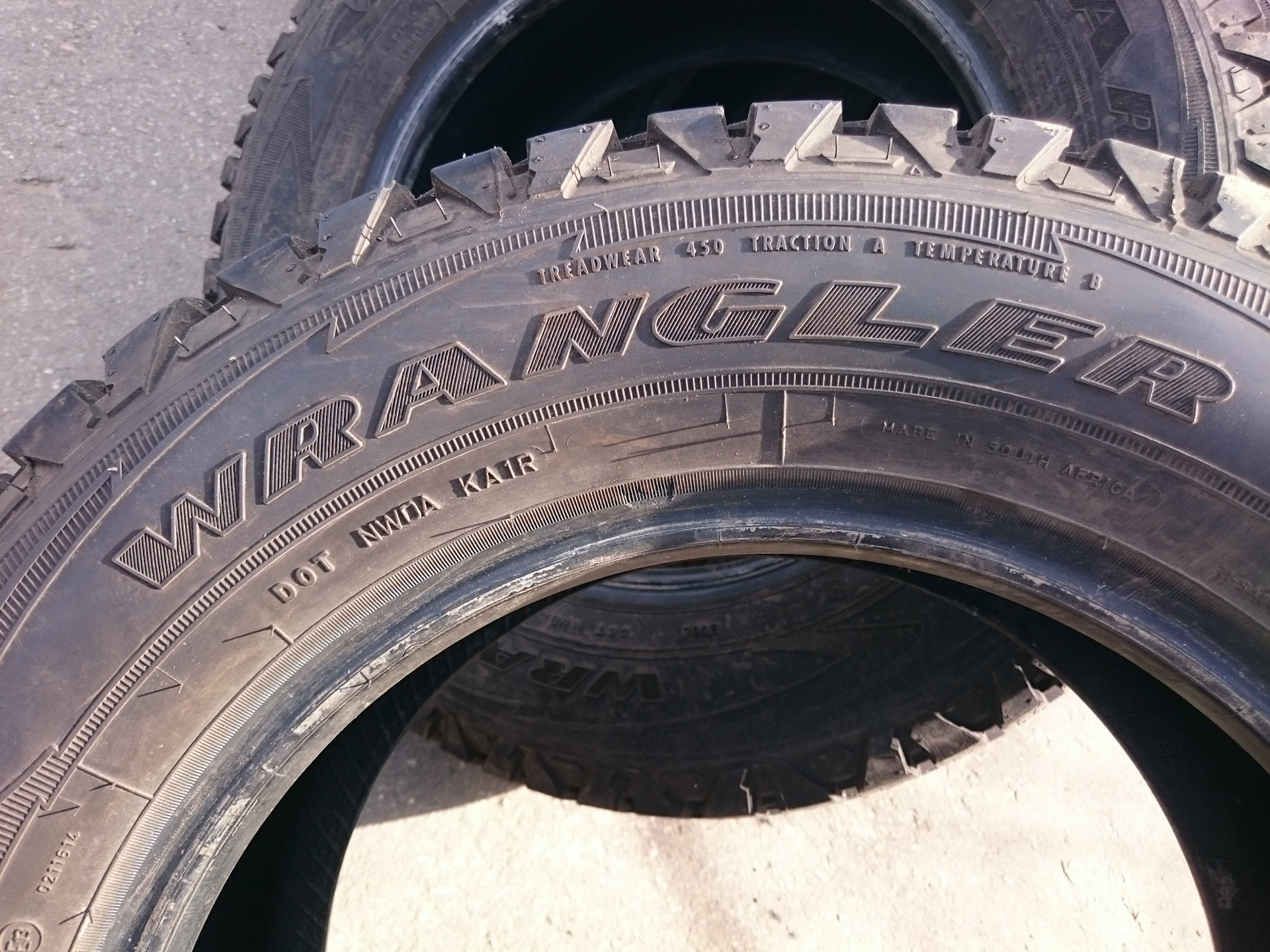 Шины 215 70. Goodyear Wrangler at/sa 215/70 r16. Летняя резина 215 70 16. Резина с боковыми зацепами. Шины Гудиер 215*85*16 МТ купить в Рязани.