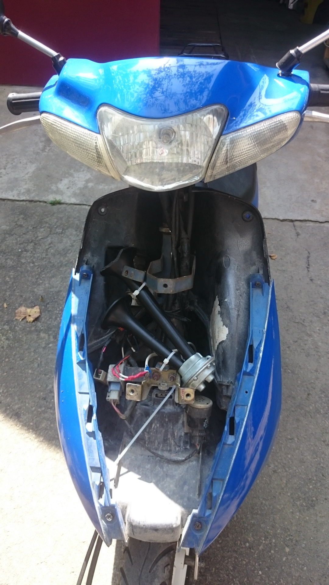 КАМАЗовский сигнал на мопед или дело было вечером делать было нечего ...