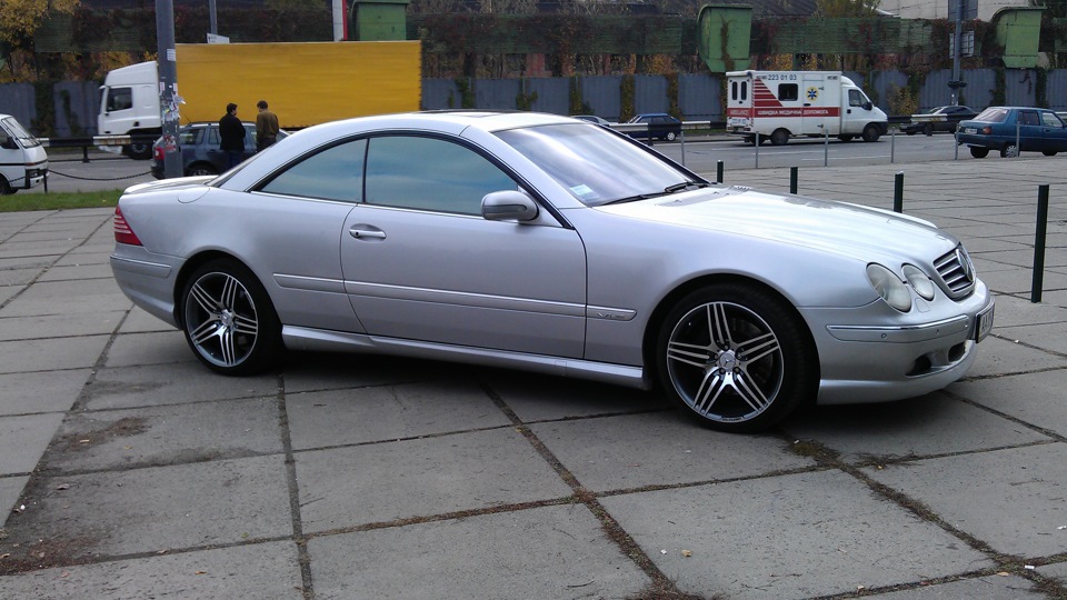 Mercedes Benz CL 215 stance