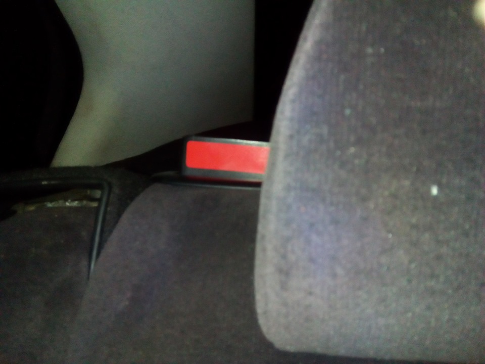 Задняя спинка не откидывается(откидывается) — Volkswagen Passat B5, 1,8 ...