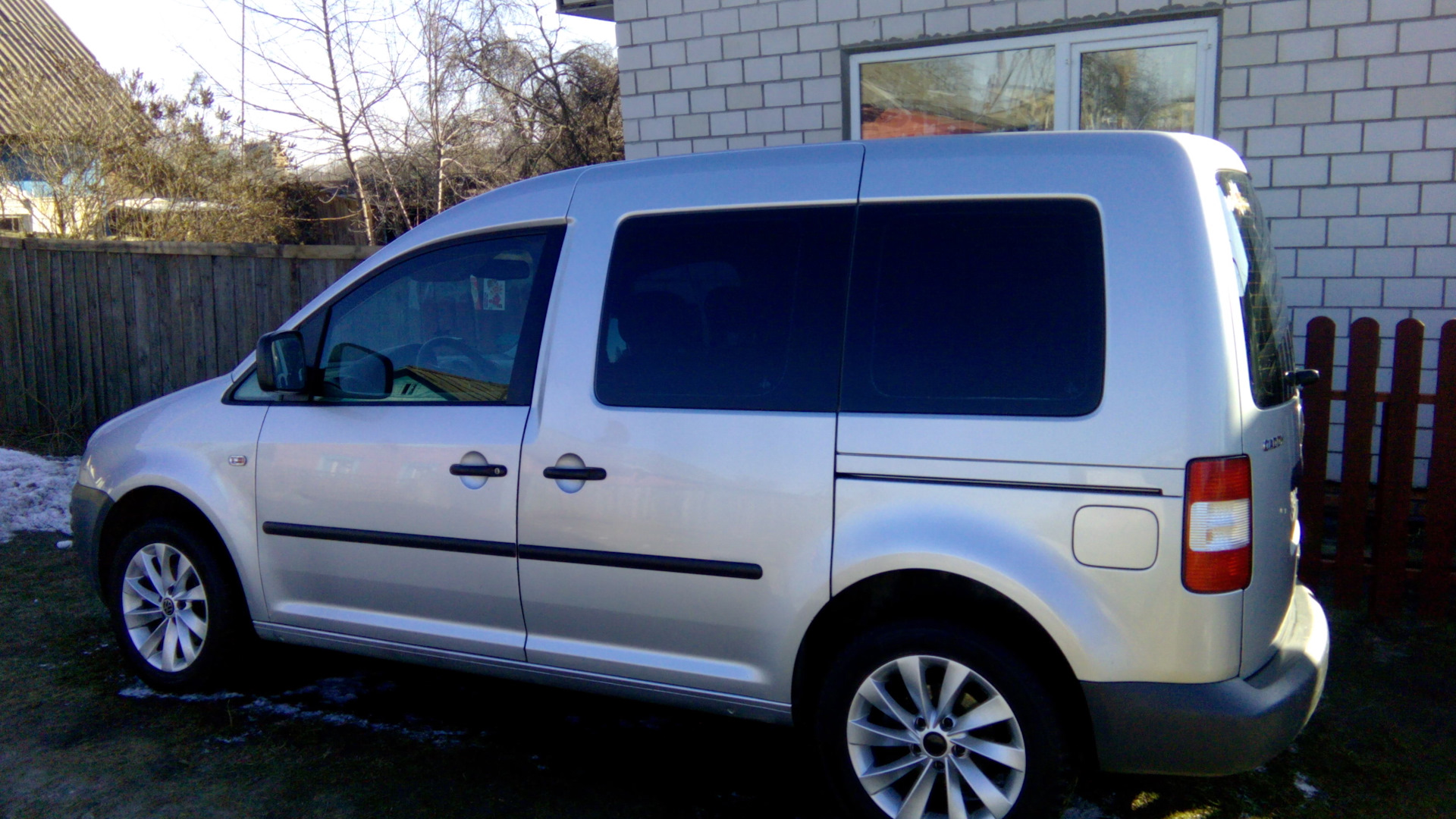 VW Caddy с тонировкой