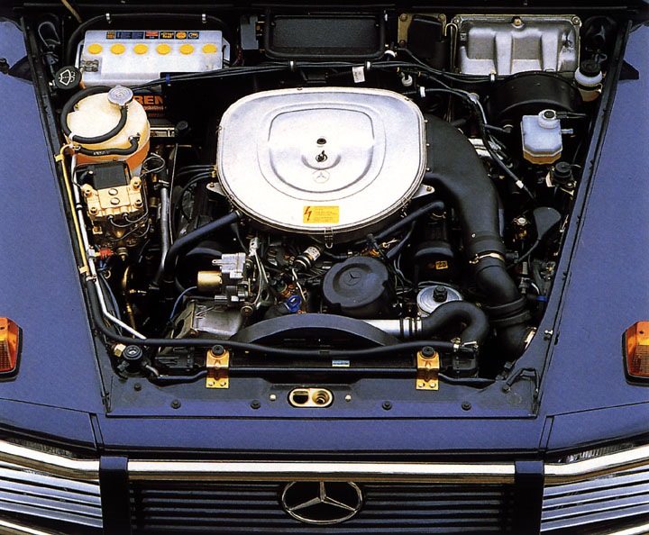 Мотор гелендваген. Mercedes-Benz m117. Мотор Mercedes m117 5.0. Mercedes g500 двигатель m113. V8 Mercedes m117.