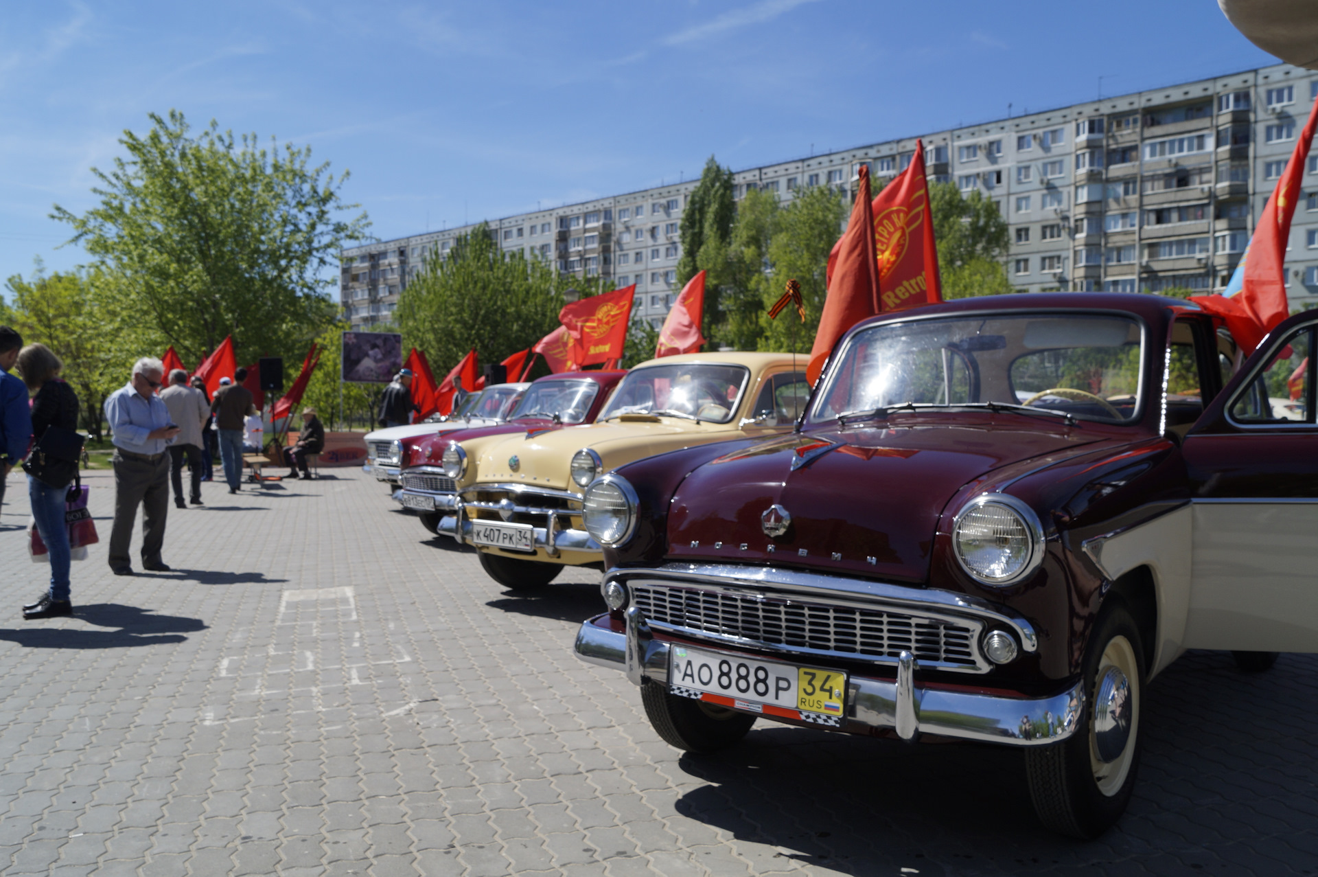 Км 1500. Москвич 408 Макар. 41 АЗЛК выставка. Фото автомобилей Советской эпохи автопробег.