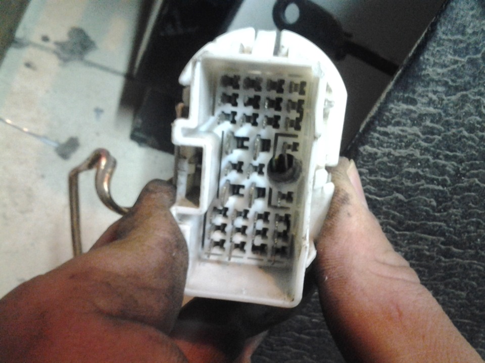 Протяжка акустических проводов в двери — Hyundai Sonata IV (EF), 2,7 л ...