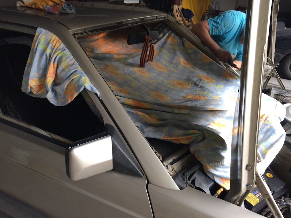 Замена лобового — Mercedes-Benz 190 (W201), 2 л, 1990 года | визит на ...