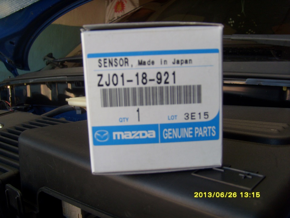 мазда код ошибки p0328. 4cecad8s 960. мазда код ошибки p0328 фото. мазда код ошибки p0328-4cecad8s 960. картинка мазда код ошибки p0328. картинка 4cecad8s 960. Начался отпуск и поехал я к родителям в республику хакассия 1100км, все бы ни чего, но видимо заправился плохим бензом, а может сам датчик крякнул вобщем загорелся чек, я в недоумении ни чего ни произошло с роботой двигателя и других агрегатов, а он горит(первый раз у меня такое) поехал на диагностику-вердикт датчик детонации.Начал шерстить интернет нашел много инфы про то, что много у кого эта ошибка, а никто ни чего не предпринимает(причем годами).Знакомый перекуп говорит ни чего страшного пару полных баков искатаеш норм.бенза и ОК.Поехал я в обратный путь в надежде по трассе хорошо просре…ся и все будет норм., но нет видимо все таки датчик.Покатался так немного бывает что погаснет через некоторое время опять загорит.Посмотрел на экзисте цена 1650р-заказал и в тот же день поменял.Делов на демонтаж впускного коллектора, промывка дроссельной заслонки и впускного коллектора и монтаж всего обратно пять чясов работы оп незнанке.Все делал не торопясь, аккуратно все разглядывал и оценивал состояние элементов(форсунки чистые по крайней мере внешне, дроссель тоже немного нагара было, но все с балончика для промывки крбюратора очистилось легко.Потом ветошью все под впуском прочистил(цилиндры заткнул чтобы грязь не попадала) демонтаж старого датчика ключем на 24 просто не подлезть, я обрезал провод и головкой выкрутил его, а новый закрутил рожковым только в торец датчика и все он на месте.Далее все собираем и едем.