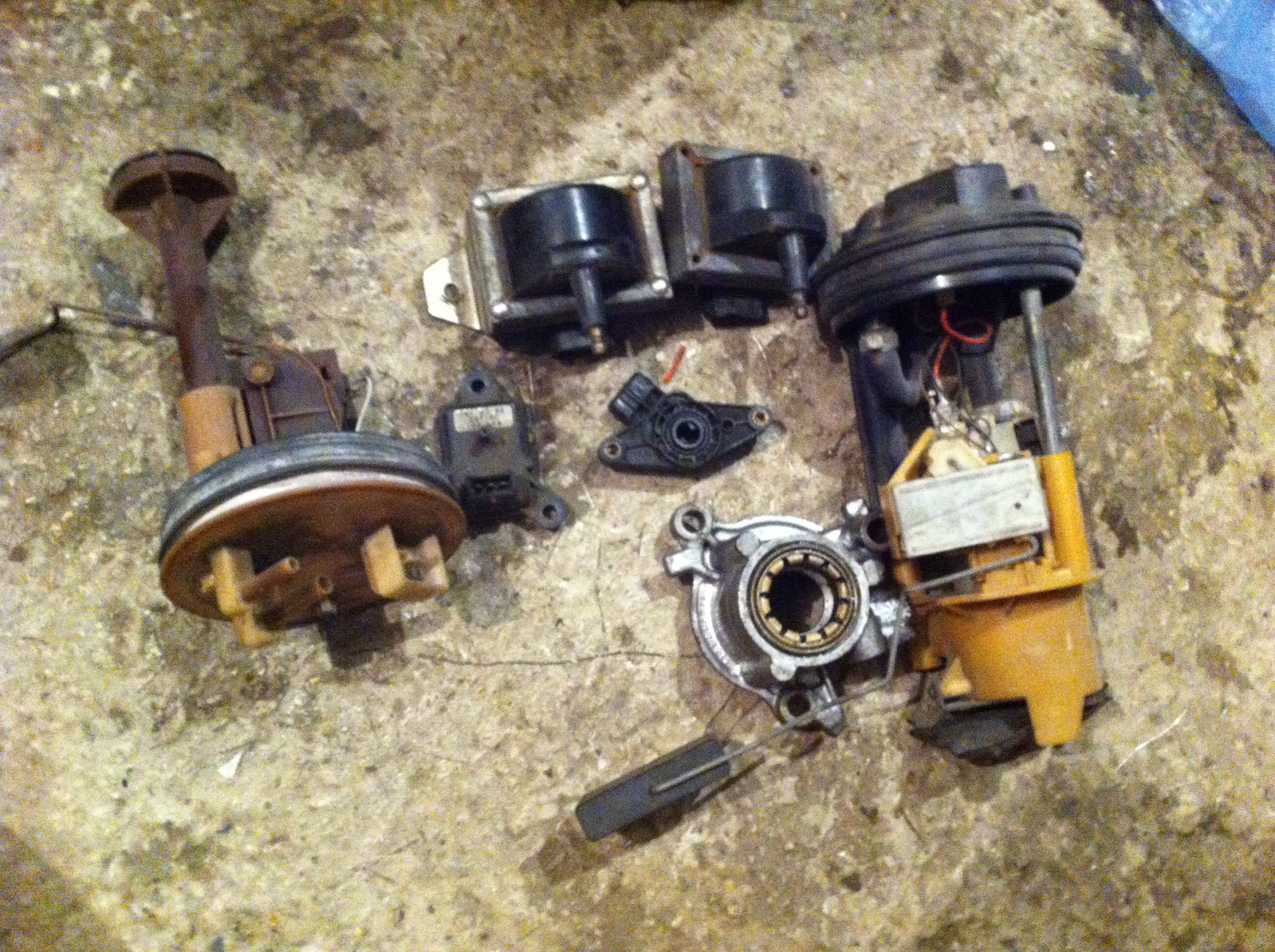 Запчасти на москвич 412 интернет магазин. Отдам запчасти. Запчасти корабля. Магазин запчастей для москвича 412. Запчасти на мотоцикл урал, днепр.