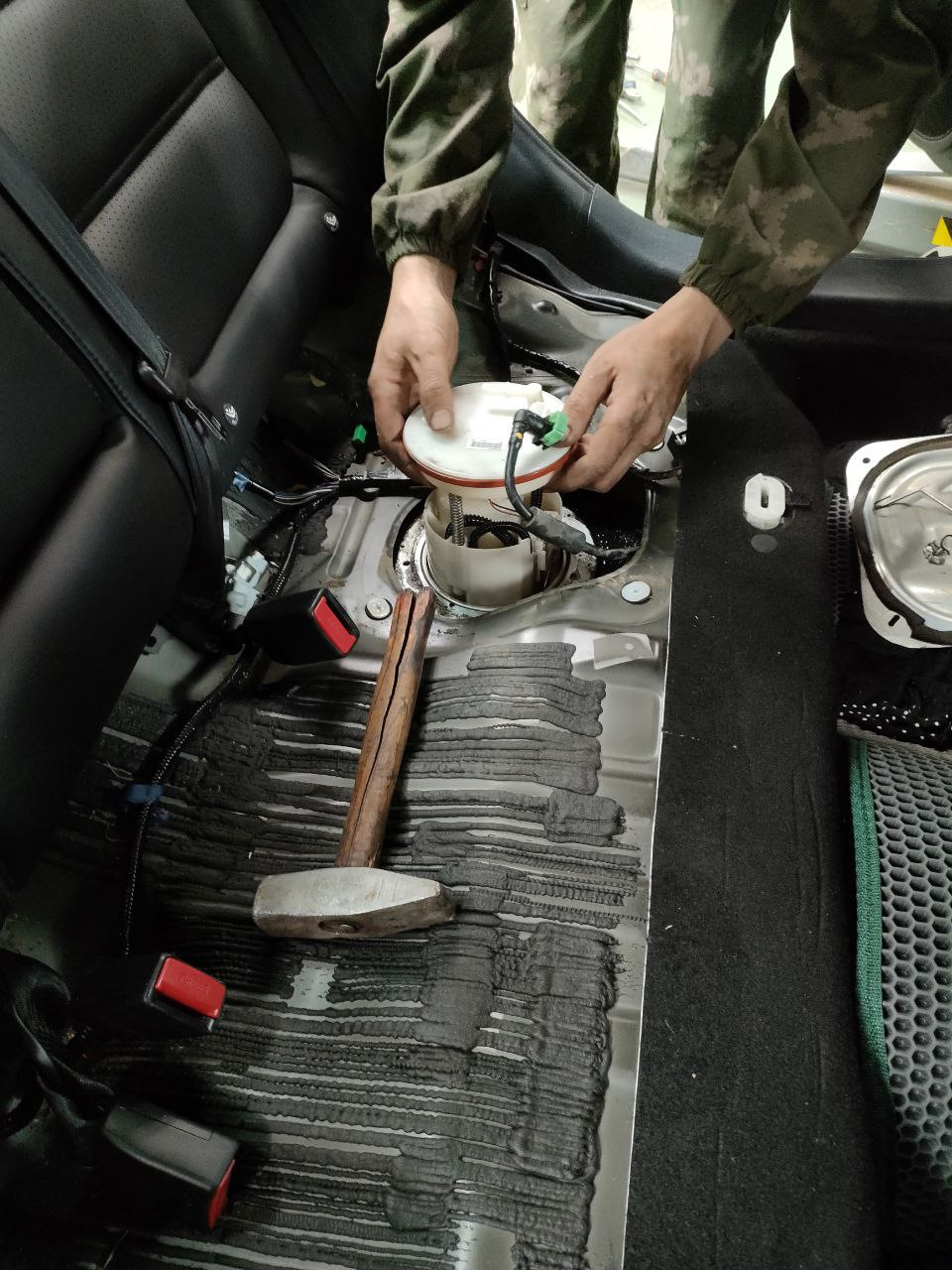 Замена топливного фильтра и промывка в бак — Mazda 6 (3G) GJ, 2,5 л ...