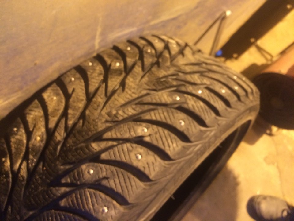 Продам две пары шипованной резины Yokohama ig35 225/40/18 и 245/40/18 ...