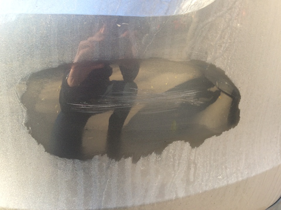 Какие-то сволочи и гады во дворе поцарапали зеркало и задний бампер ...