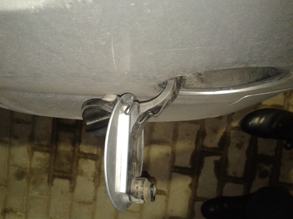 Откуда грязь и песок в бензобаке? — Ford Fiesta (Mk V), 1,6 л, 2008 ...