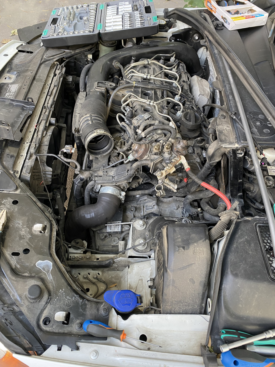 Ремонт клапана вакуумного насоса — Volvo XC70 III, 2,4 л, 2013 года ...