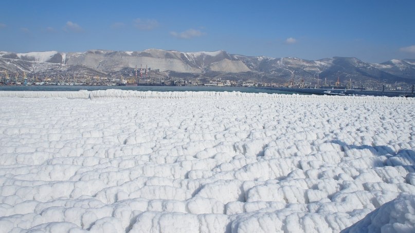 Новороссийск замерзает море