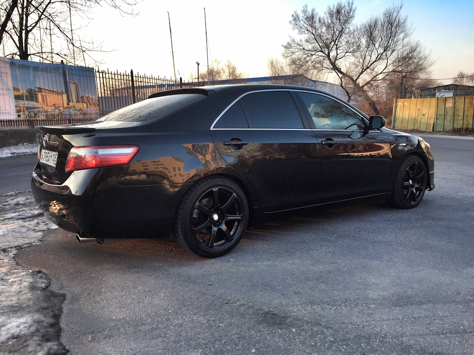 Black 40. Тойота Камри 3.5 чёрная матовая. Toyota Camry 40 Black Edition. Toyota Camry xv40 Black Matte. Тойота Камри 40 с черными дисками.