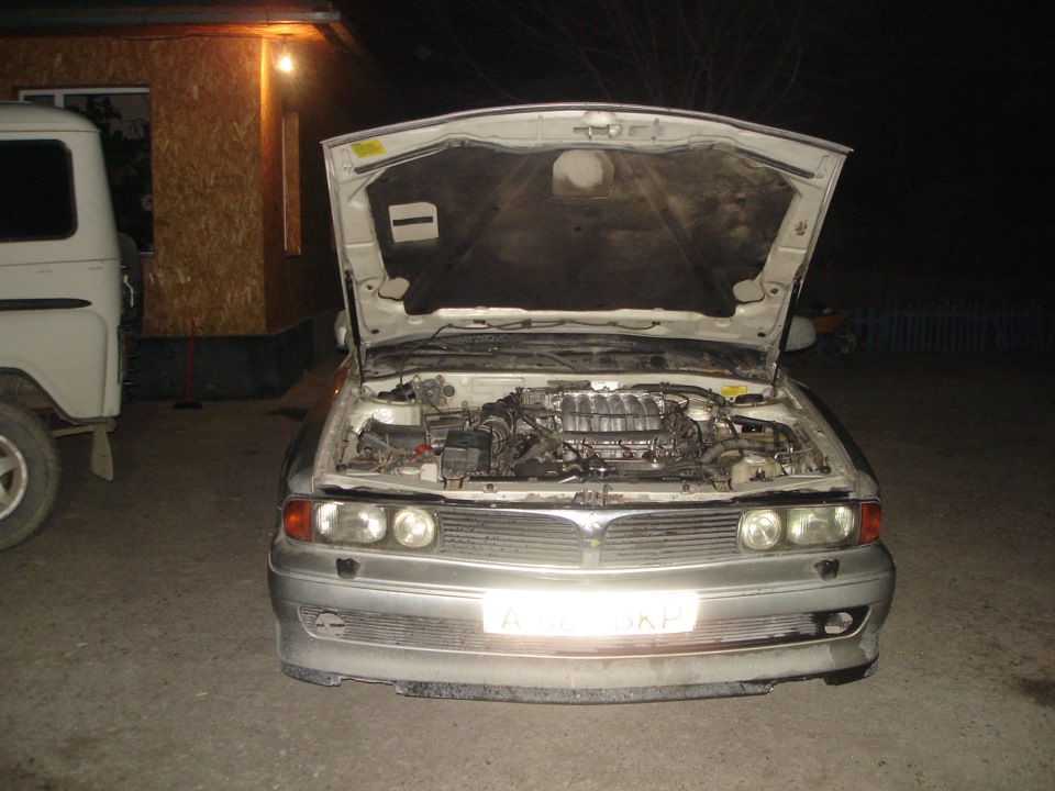 Завел прогреваем ждем вертушек, мне кажется что для любого моториста этот момент волнительный. — Mitsubishi Sigma