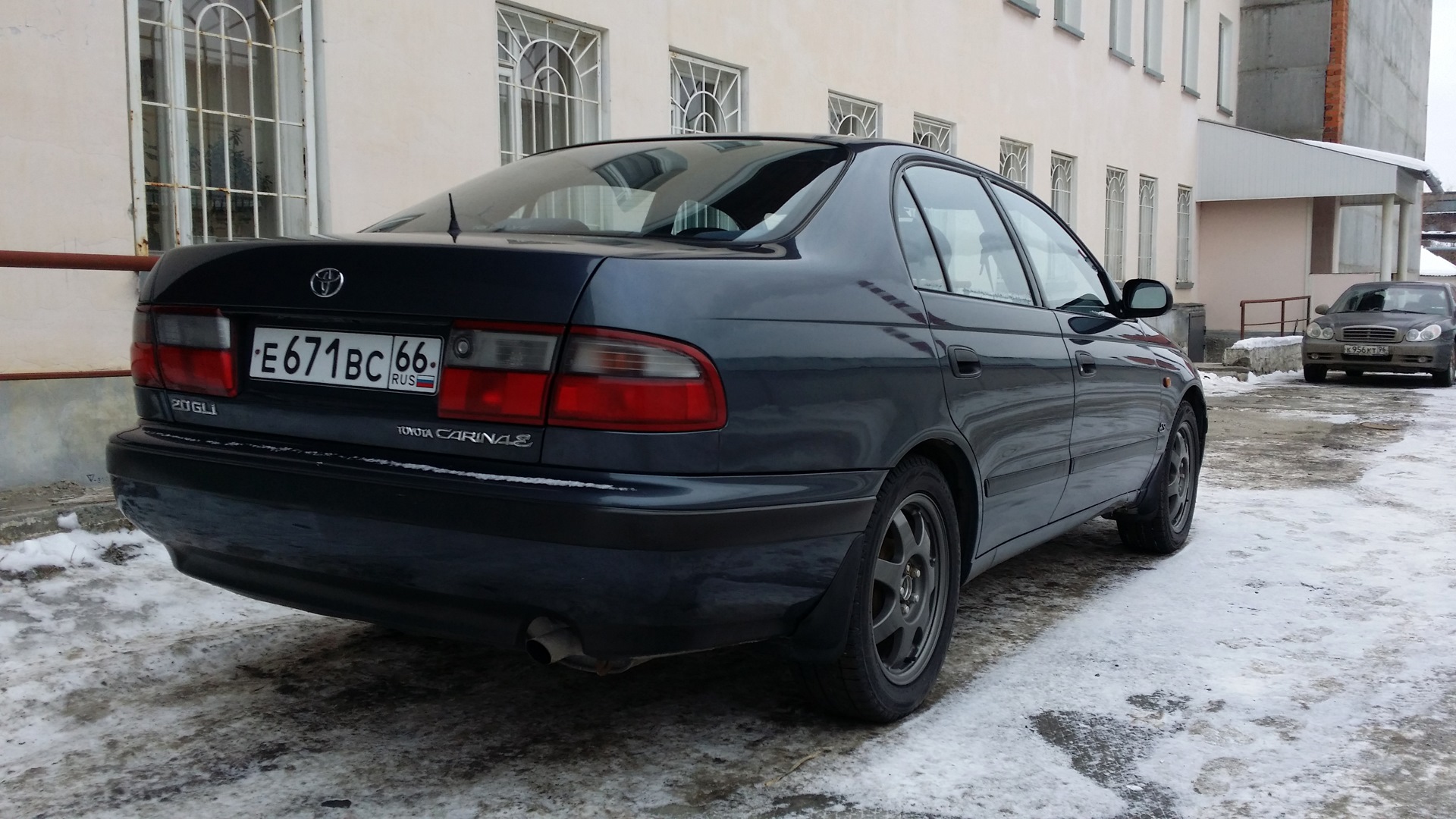 Toyota Carina ные Карина е