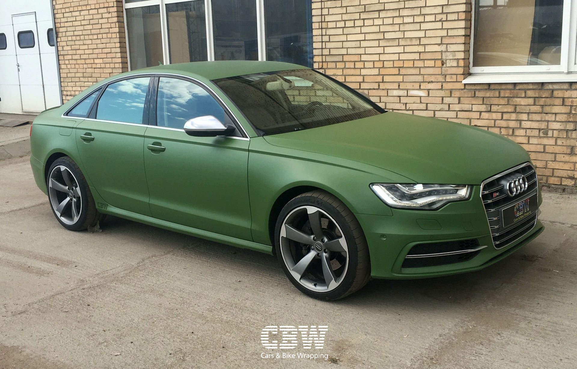 Matt green. Audi s6 зеленая. Ауди s6 болотного цвета. Green mat Audi. Gv70 Matt Green.