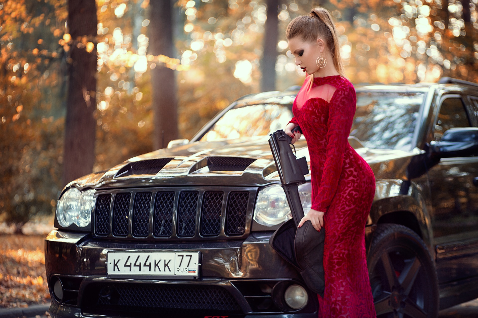 Фотосессия с машиной в платье