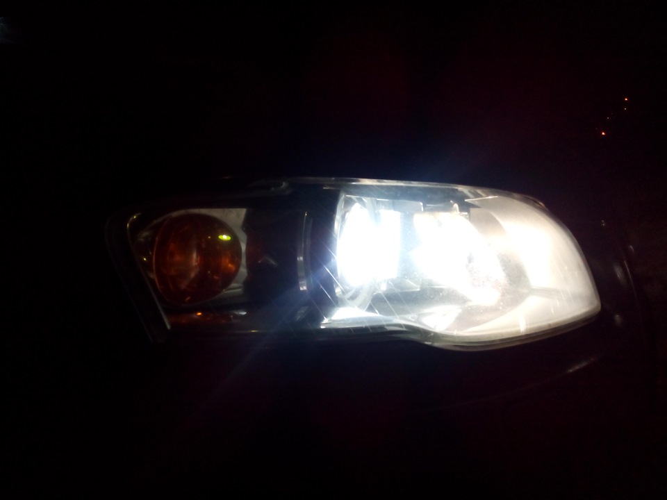Замена ламп головного света D1S — Audi A4 (B7), 2 л, 2005 года ...